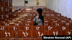 یکی از دانش‌آموزان آموزشگاه کاج در صنفی که در آن انفجار رخ داد و ده‌ها تن کشته و زخمی شدند.