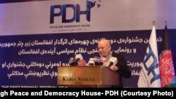 محمدعمر‌ داوودزی نماینده ویژه رئیس جمهور برای پاکستان در مراسم رونمایی نظرسنجی در مورد نظام سیاسی افغانستان.