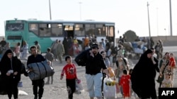 گروهی از مهاجرین افغان که اخیراً از ایران اخراج شده اند.
