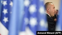 Premijer Kosova Ramuš Haradinaj za američkih zastava, ilustrativna fotografija