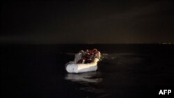 ارشیف، تصویر جنبۀ تزئینی دارد.