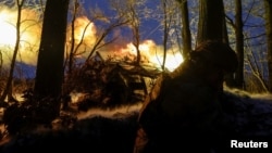 Ілюстраційне фото. Військові бригади Нацгвардії «Хартія»ведуть вогонь із гаубиці «Гіацинт-Б» на Харківщині, січень 2025 року