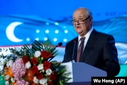 Daşary işler ministri Abdulaziz Kamilow Özbegistanyň Pekindäki täze ilçihanasynyň açylyş dabarasynda çykyş edýär. 2019-njy ýylyň 19-njy awgusty.