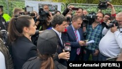 Primarul general Nicușor Dan a descins cu forțele de ordine la Planșeul Unirii, pe 14 octombrie, pentru a împiedica lucrări începute de primarul sectorului 4. A doua zi, proiectul Referendumului a fost introdus pe ordinea de zi a Consiliului General, unde a fost aprobat.