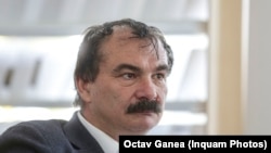 Profesorul Mircea Miclea spune că, prin noile propuneri de legi ale educației, cariera didactică va deveni mai puțin atractivă și mai greoaie pentru tinerii absolvenți, mai ales pentru cei de la științe. 