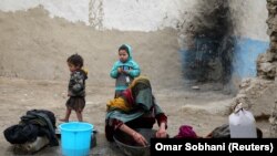 آرشیف، یک فامیل بیجا شده داخلی در افغانستان