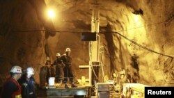 Кумтөр кенинде иштеген жумушчулар