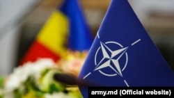 В урочистій церемонії в штаб-квартирі альянсу в Брюсселі взяв участь міністр закордонних справ Македонії Нікола Димитров