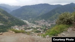 سوات د پاکستان سیلانۍ سیمه ده خو ورغلې لارې یې معیاري نه دي: انځور له ارشیفه