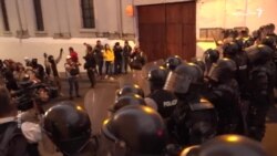 مظاهره چیان د اېکواډور له ولسمشر څخه د استعفا غوښتنه کوي