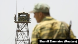 مرزبانان تاجیکستانی در مرز میان افغانستان و این کشور