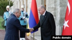 Turkey - Turkish President Recep Tayyip Erdogan meets Armenian Prime Minister Nikol Pashinian in Istanbul, June 20, 2025.