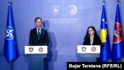 Косово: Генералниот секретар на НАТО, Марк Руте и косовската претседателка, Вјоса Османи, на прес-конференција во Приштина. 11 март 2025 година