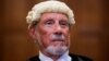 Judecătorul britanic Malcolm Shaw, la Curtea Internațională de Justiție, în timpul judecării cererii Africii de Sud de a dispune oprirea ofensivei Israelului Rafah în Gaza, la Haga, pe 24 mai.