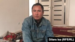 Житель села Женис Нуржан Жалелов рассказывает, что наводнение оставило его без средств к существованию. Мырзакент, 5 декабря 2020 года.