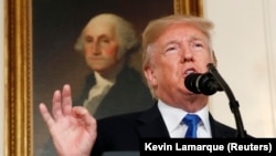 Donald Trump e acuzat că nu a respectat Legea care îl obligă să predea Arhivelor Naționale documentele relevante din timpul președinției SUA. Ancheta ar viza și acuzații care intră sub incidența Legii spionajului