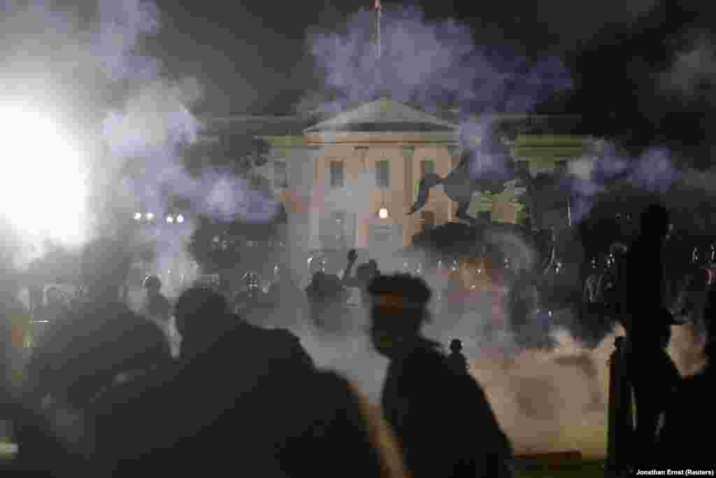 Демонстрации во близина на Белата куќа во Вашингтон &nbsp;