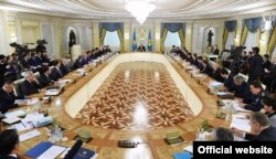 &#x420;&#x430;&#x441;&#x448;&#x438;&#x440;&#x435;&#x43D;&#x43D;&#x43E;&#x435; &#x437;&#x430;&#x441;&#x435;&#x434;&#x430;&#x43D;&#x438;&#x435; &#x43F;&#x440;&#x430;&#x432;&#x438;&#x442;&#x435;&#x43B;&#x44C;&#x441;&#x442;&#x432;&#x430; &#x41A;&#x430;&#x437;&#x430;&#x445;&#x441;&#x442;&#x430;&#x43D;&#x430; &#x441; &#x443;&#x447;&#x430;&#x441;&#x442;&#x438;&#x435;&#x43C; &#x43F;&#x440;&#x435;&#x437;&#x438;&#x434;&#x435;&#x43D;&#x442;&#x430; &#x41D;&#x443;&#x440;&#x441;&#x443;&#x43B;&#x442;&#x430;&#x43D;&#x430; &#x41D;&#x430;&#x437;&#x430;&#x440;&#x431;&#x430;&#x435;&#x432;&#x430;. &#x410;&#x441;&#x442;&#x430;&#x43D;&#x430;, 18 &#x43D;&#x43E;&#x44F;&#x431;&#x440;&#x44F; 2015 &#x433;&#x43E;&#x434;&#x430;.