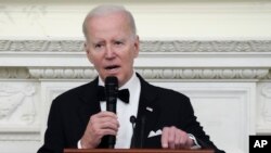 در این اواخر ادارهٔ جوبایدن رئیس جمهو ایالات متحده به وسیله جمهوری خواهان در مسئله خروج از افغانستان تحت فشار قرار گرفته است