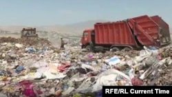 Мусорный полигон на окраине Душанбе. Архивное фото