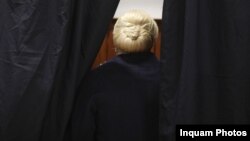 Viorica Dăncilă, în ziua votului în al doilea tur al alegerilor prezidențiale, când a obținut doar 3 milioane de voturi, cel mai mic scor electoral al unui candidat PSD la Cotroceni