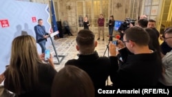 Singur, președintele PSD, Sorin Grindeanu, a susținut o conferință de presă în care a recunoscut că Daniel Băluță, candidatul partidului, s-a clasat pe locul al treilea în alegerile pentru funcția de primar general al Capitalei.