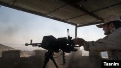 یک نیروی مرزی ایران عکس از آرشیف