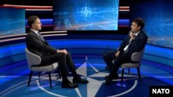 Generalni sekretar NAO saveza Mark Rutte u razgovoru sa novinarom RSE Rikardom Jozwiakom