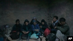 مهاجرین افغان از عدم توجه بین‌المللی به تیراندازی‌های مرزی انتقاد می‌کنند.