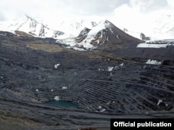 Кумтөр кениндеги негизги тилке.