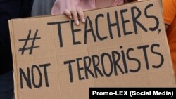 La un protest împotriva expulzării celor șapte profesori turci, în fața Parlamentului de la Chișinău, 7 septembrie 2018