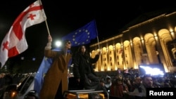 Участники антиправительственной акции в Тбилиси, иллюстративное фото