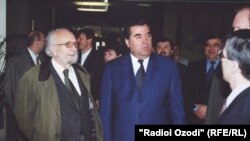 Йиржи Бечка ҳамроҳ бо раиси ҷумҳури Тоҷикистон Эмомалӣ Раҳмон дар Радиои Озодӣ