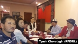 "Шабдан баатыр" тасмасын талкуулоо учурунан бир көрүнүш