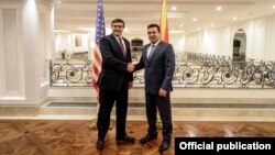 Премиерот Зоран Заев се сретна со заменик помошникот на државниот секретар на САД за Европа и Евроазија Метју Палмер во Скопје