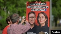 Предизборен плакат с лицето на Матиас Еке