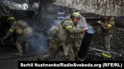 Артиллеристы 15-й бригады НГУ «Кара-Даг» работают на 2А36 «Гиацинт-Б». Купянское направление, май 2025 года