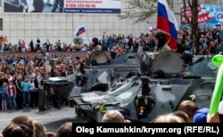Праздничный военный парад в честь «Дня Победы» в Симферополе, архивное фото