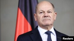 Шольц заявив, що погоджується з президентом США Дональдом Трампом у тому, що війна в Україні має завершитися «якомога швидше». Але зауважив, що поразка України призведе «не до миру, а до зворотнього»