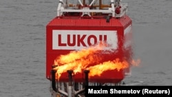 Йдеться про нафтовидобувні платформи ім. Філановського та ім. Корчагіна, які належать компанії «Лукойл-Нижневолжскнефть»