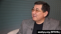 Ермурат Бапи, «главный читатель» газеты «Дат». Алматы, 22 апреля 2016 года.