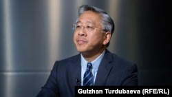 Дональд Лу.