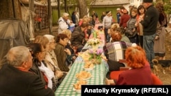 Дворик симферопольской кенассы. Крымские караимы с разных уголков полуострова на праздновании традиционного караимского праздника урожая в 2019 году