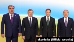 Казакстандын мурдагы президенти, Эл басы Нурсултан Назарбаев, Түркмөнстандын президенти, Аркадаг Гурбангулы Бердымухаммедов жана Тажикстандын президенти, Улут Пешвои Эмомали Рахмон жана азыр эми Улут көсөмүнө көрсөтүлүп жаткан Өзбекстандын президенти Шавкат Мирзиёев.