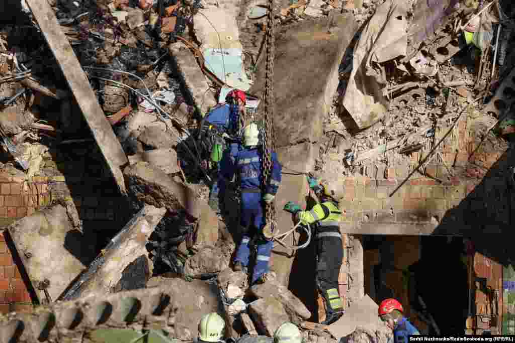 Під завалами можуть бути люди