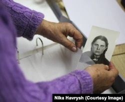 Галина Станицына работает в киевском архиве (фото предоставлено Никой Гаврыш)