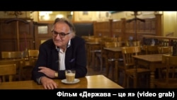 Дипломат Зенон Коваль на зйомках фільму про В’ячеслава Чорновола «Держава – це я». Стоп-кадр