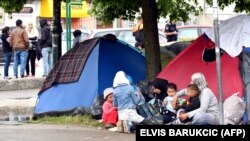آرشیف - شماری از پناهجویان در بوسنیا