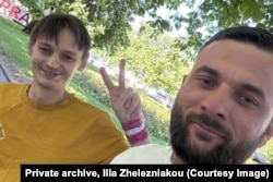 Ільля (зьлева) са сваім сябрам