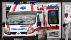 Пациент со ковид-19 со амбулантно возило пренесен на Клиниката за инфективни болести во Скопје, 5 јуни 2020 година